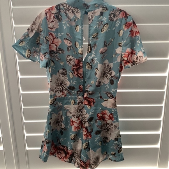 New Blue Pink Floral Romper, Open Back, Wrap Front, Choker Collar, Zipper. - Picture 10 of 11
